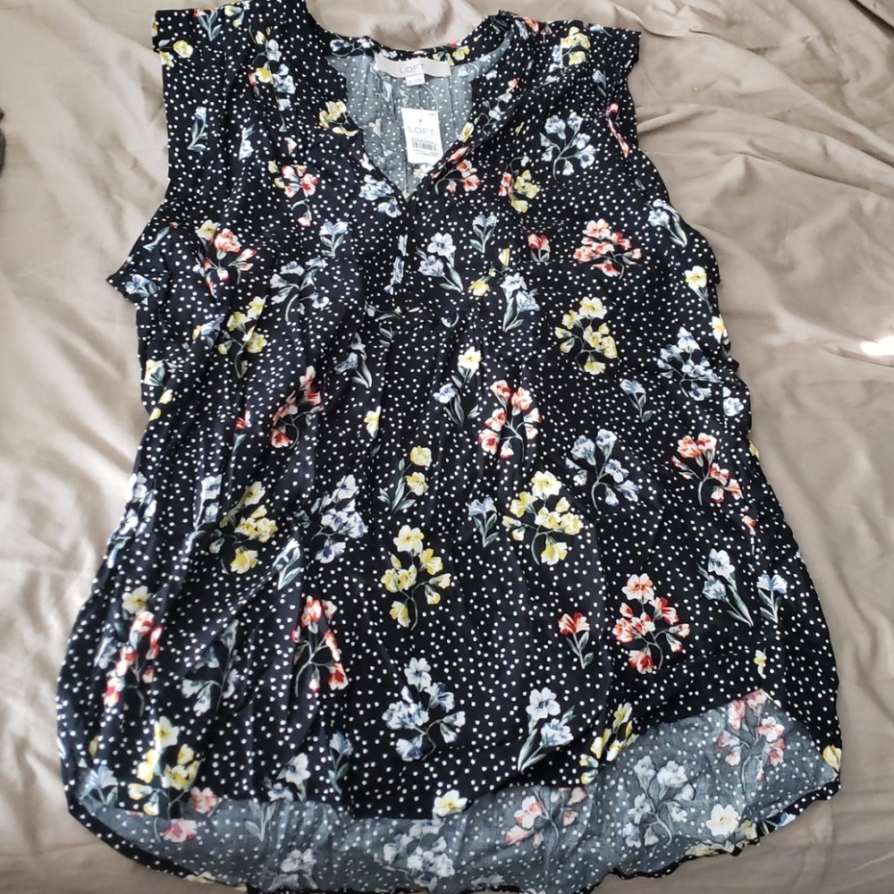 Sleeveless shirt